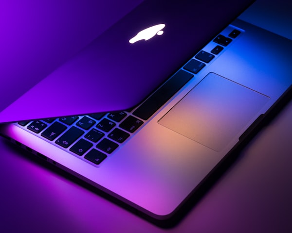 Apple MacBook Pro M4 Workstation